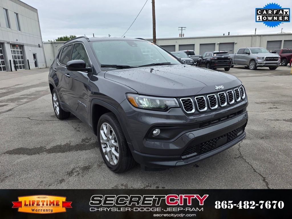Used 2024 Jeep Compass Latitude image 3