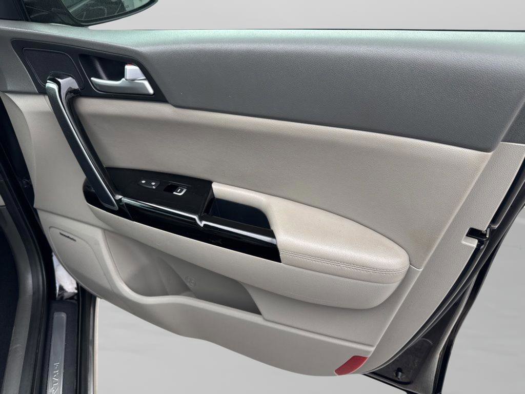Used 2018 Kia Sportage SX image 39
