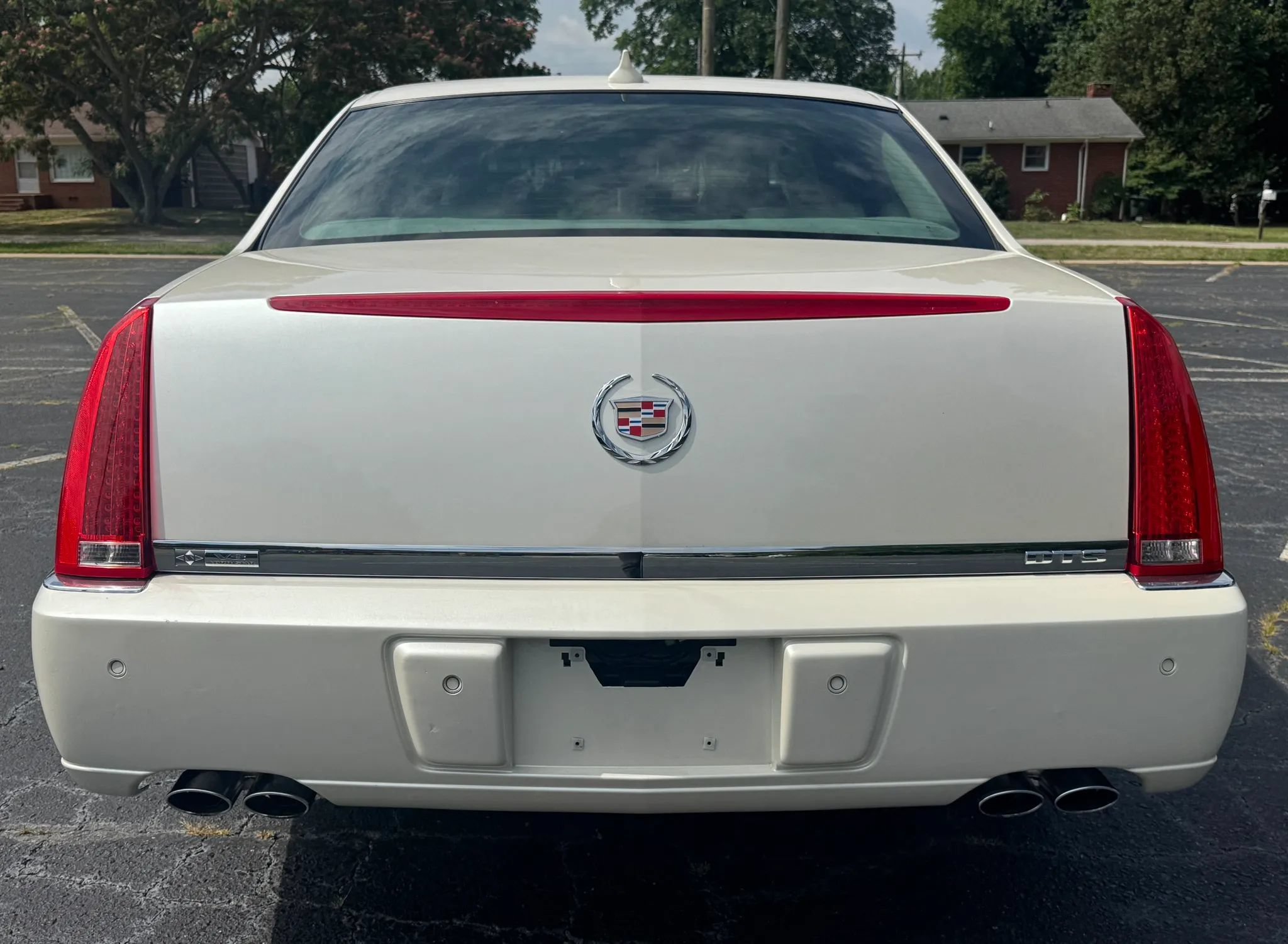 Used 2011 Cadillac DTS Luxury FWD image 6