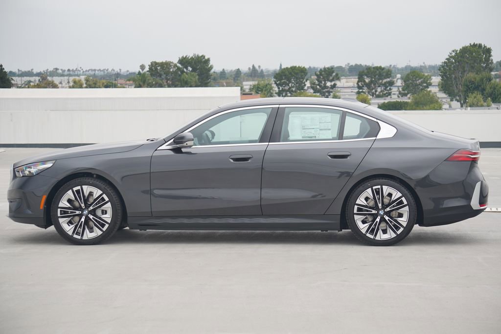 Used 2026 BMW i5 eDrive40 image 4
