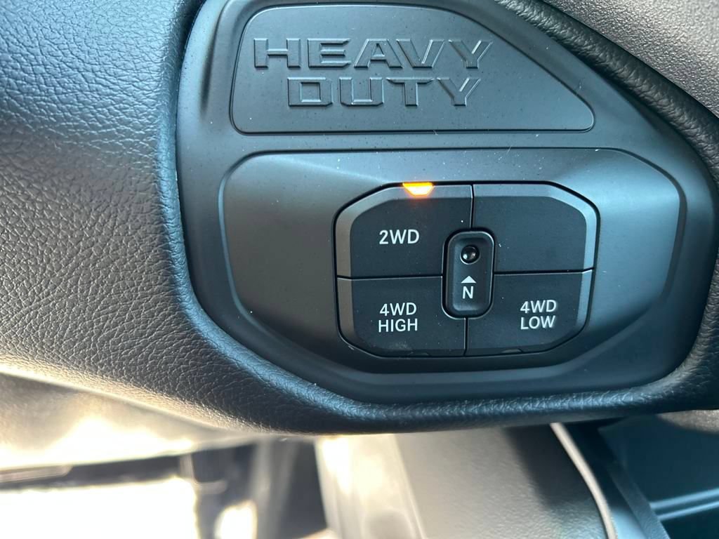 New 2026 RAM 2500 Laramie AWD/4WD image 17