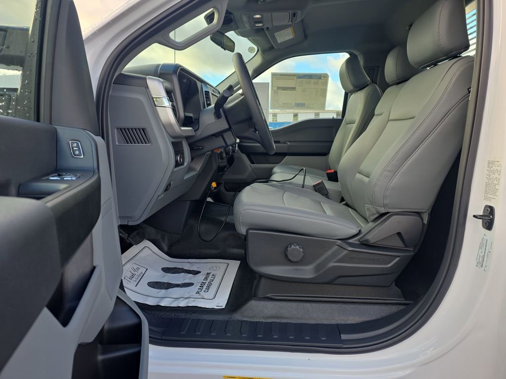 New 2025 Ford F550 4x4 Regular Cab Super Duty image 10