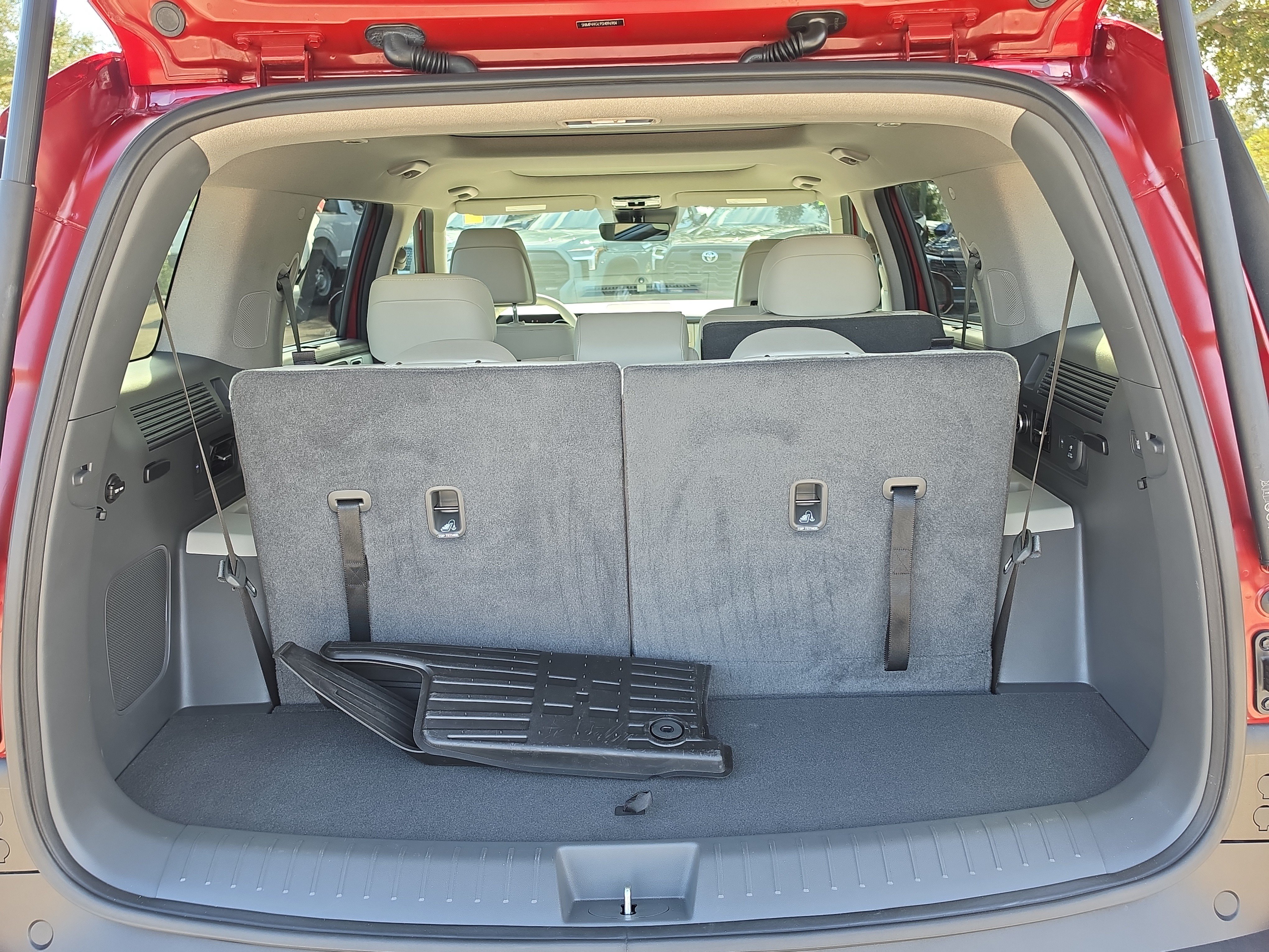 Used 2025 Hyundai Santa Fe Limited FWD image 10