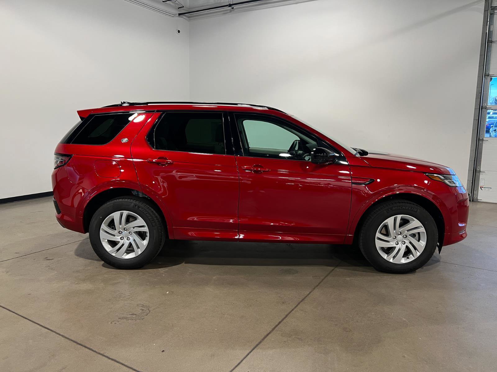 Used 2025 Land Rover Discovery Sport S image 2