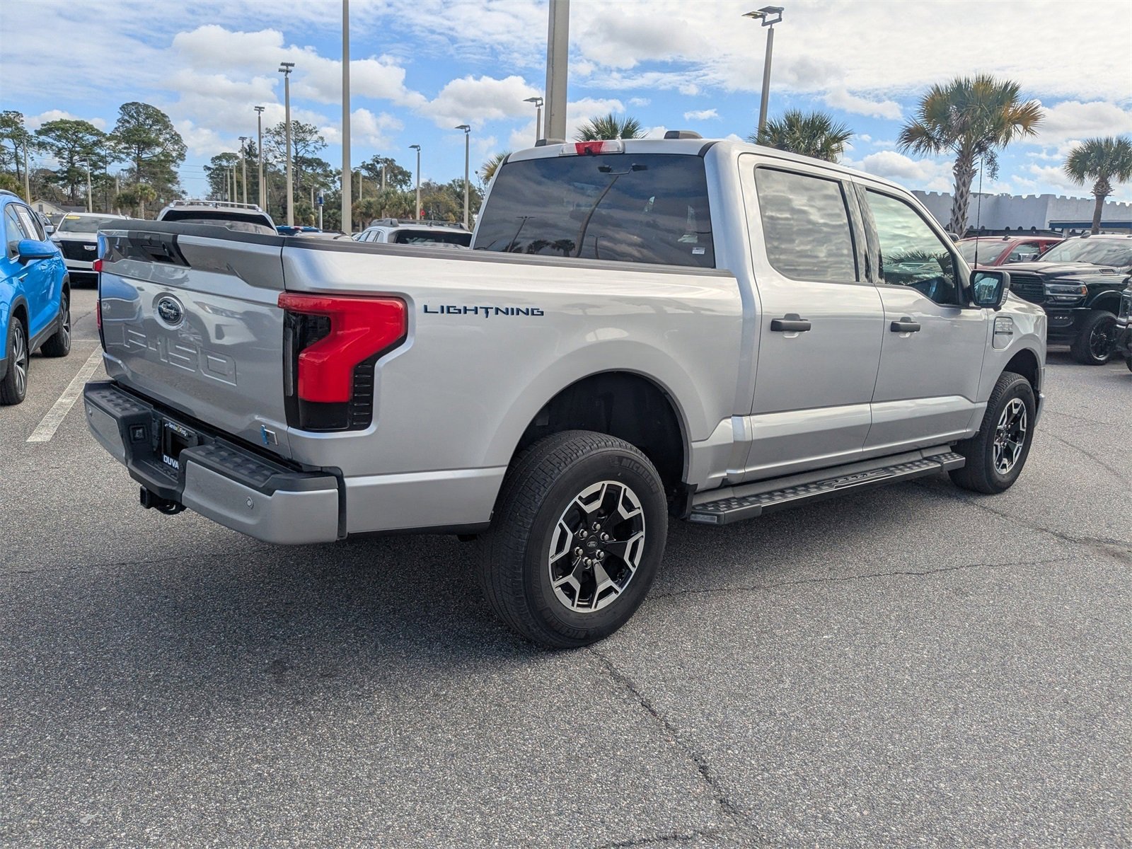 Used 2022 Ford F150 Lightning XLT image 4
