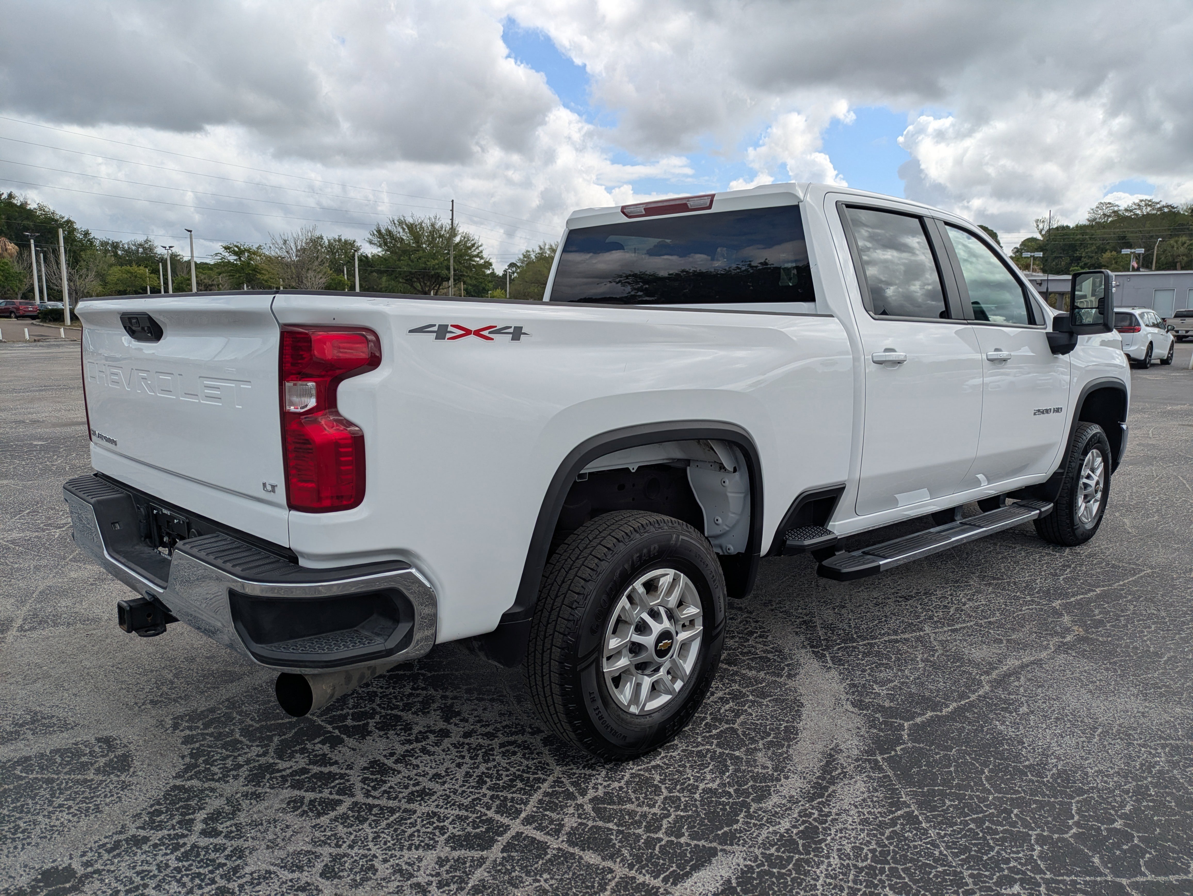 Used 2025 Chevrolet Silverado 2500 LT w/ Convenience Package AWD/4WD image 7