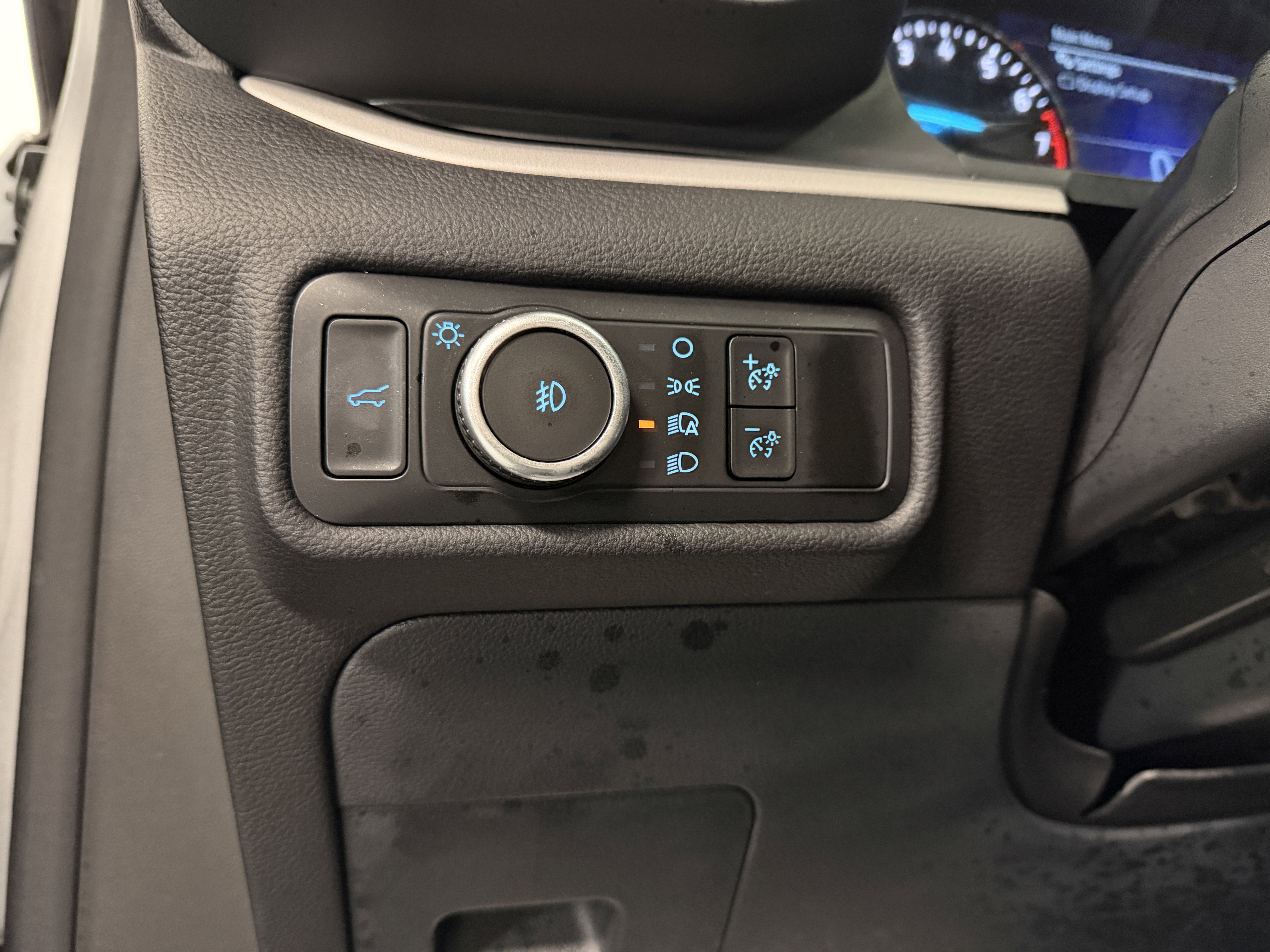 Used 2023 Ford Explorer XLT w/ Equipment Group 202A image 20