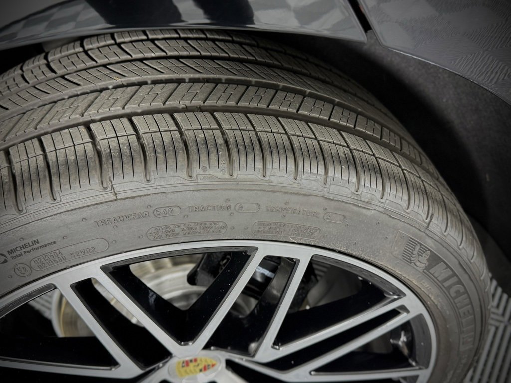 Certified 2025 Porsche Macan image 19