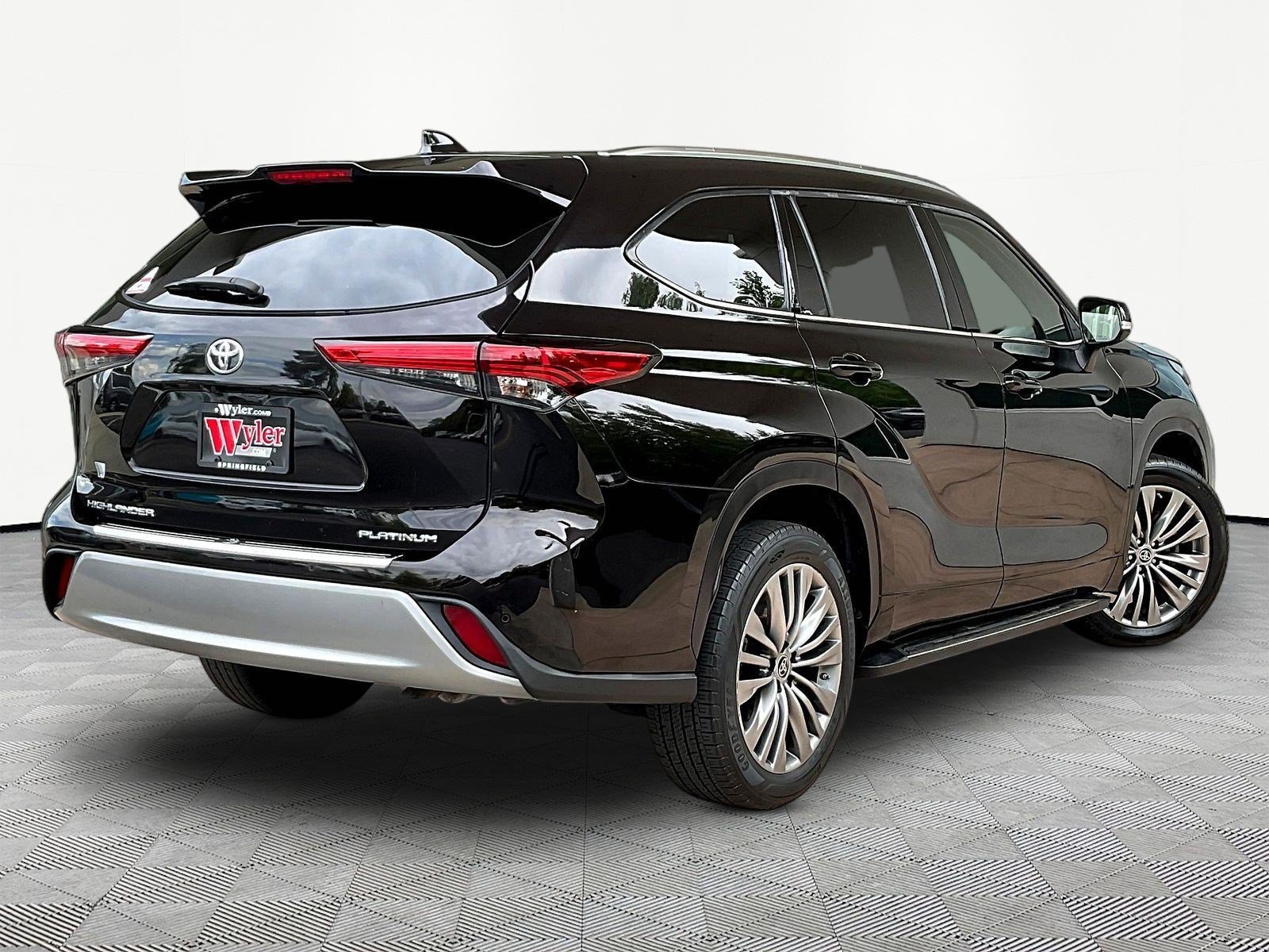 Used 2021 Toyota Highlander Platinum FWD image 6