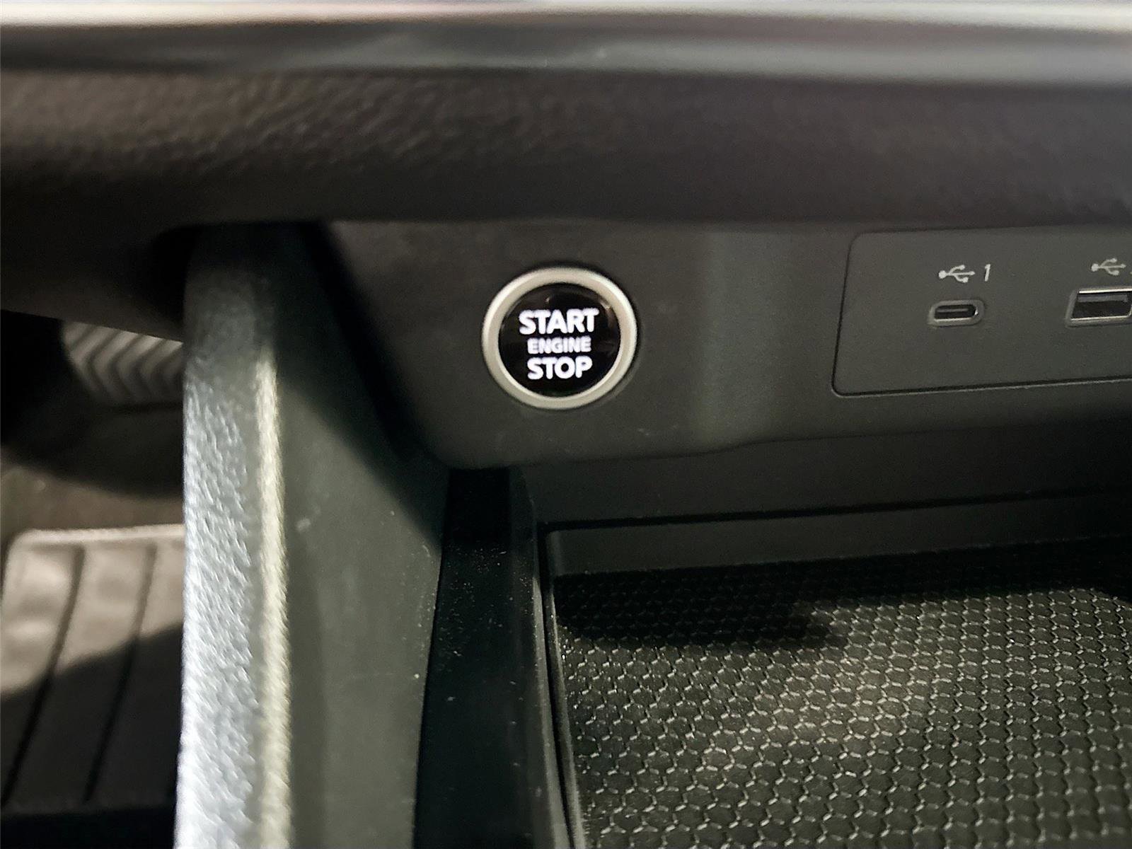 Used 2023 Nissan Rogue SV w/ SV Premium B Package image 12