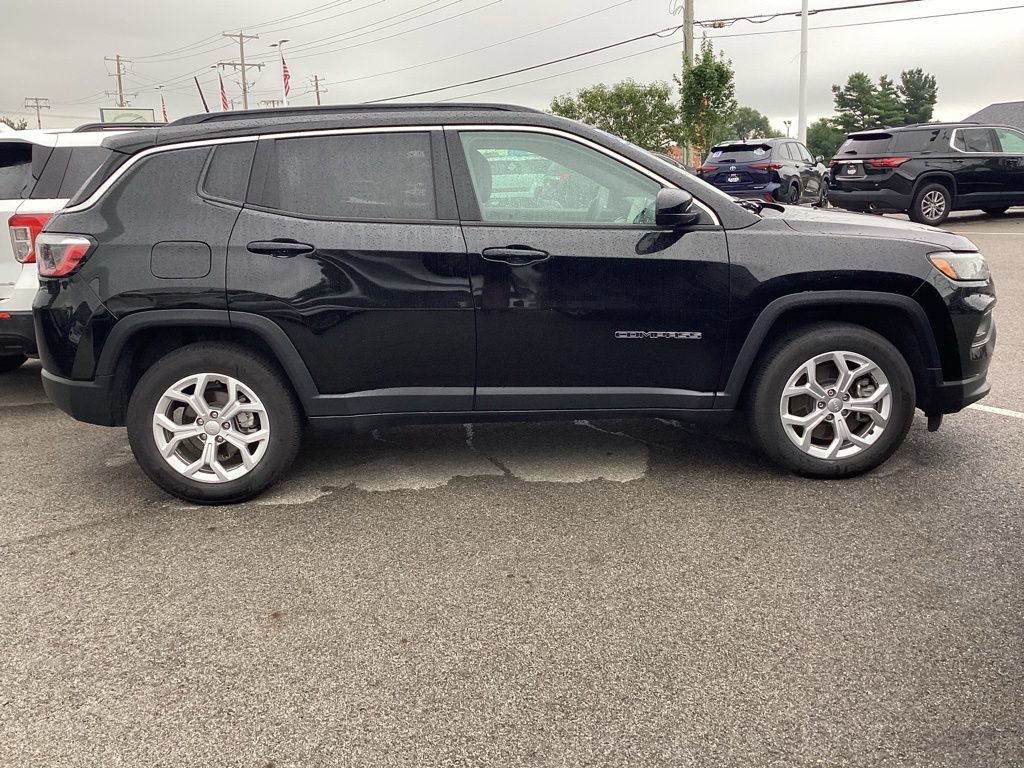 Used 2024 Jeep Compass Latitude AWD/4WD image 7