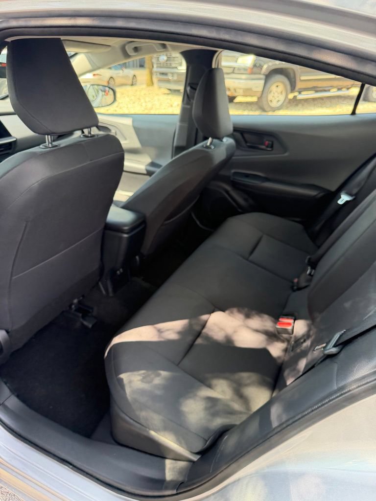Used 2025 Toyota Prius LE FWD image 8