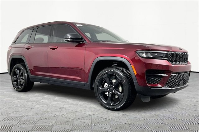 New 2025 Jeep Grand Cherokee Laredo image 3