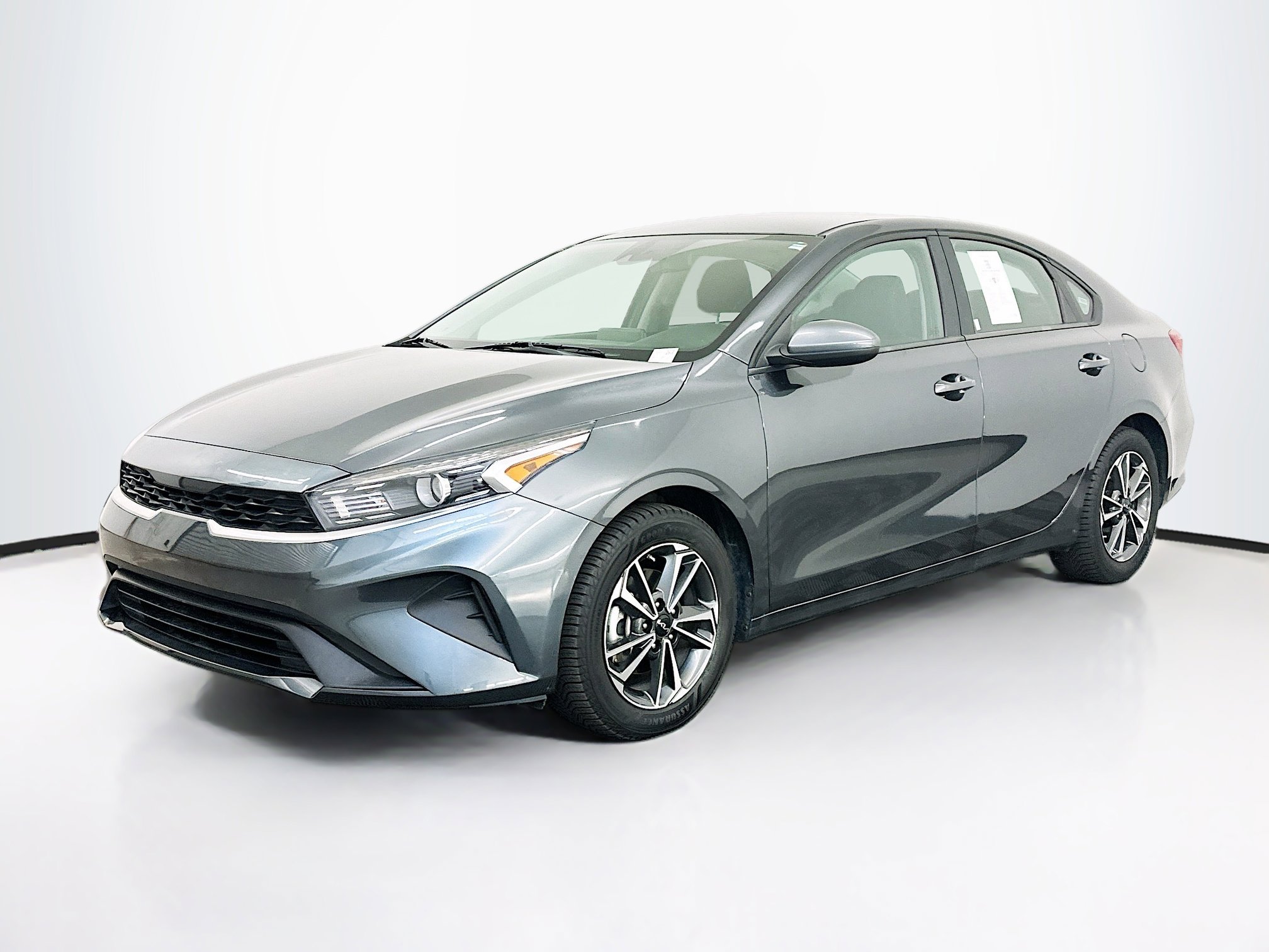 Used 2022 Kia Forte LXS image 3