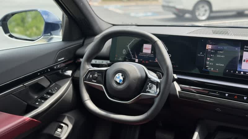 Certified 2025 BMW 530i RWD image 21
