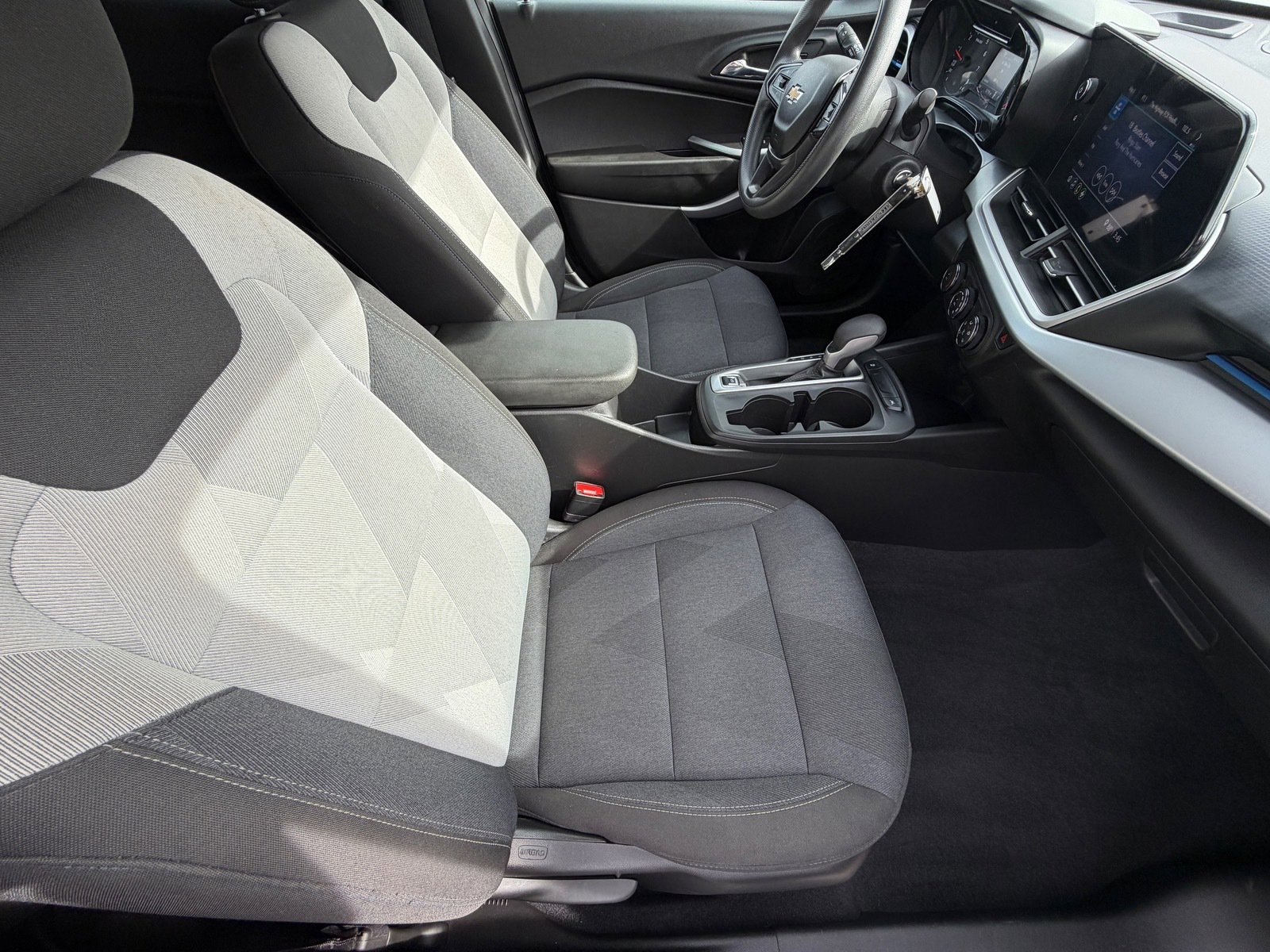 Used 2025 Chevrolet Trax LS image 11