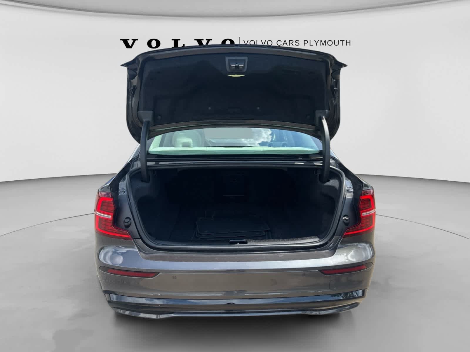 Used 2025 Volvo S60 B5 Plus FWD image 11