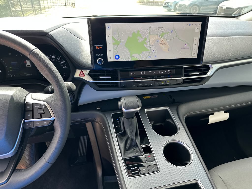 Used 2025 Toyota Sienna XLE FWD image 27