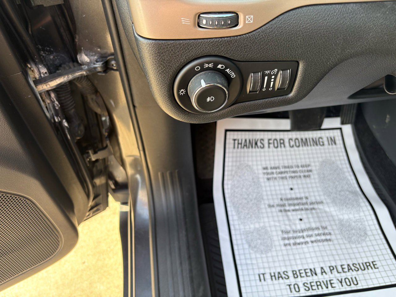 Used 2016 Jeep Cherokee Latitude image 13