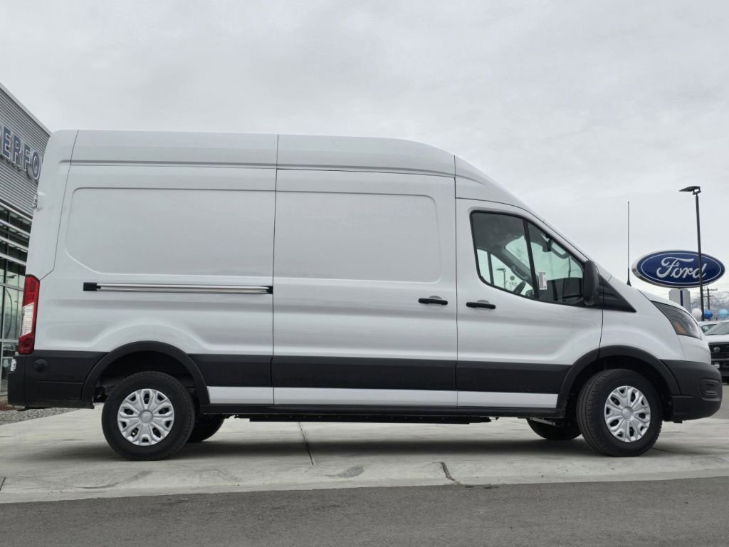 Used 2024 Ford E-Transit 148 High Roof image 21
