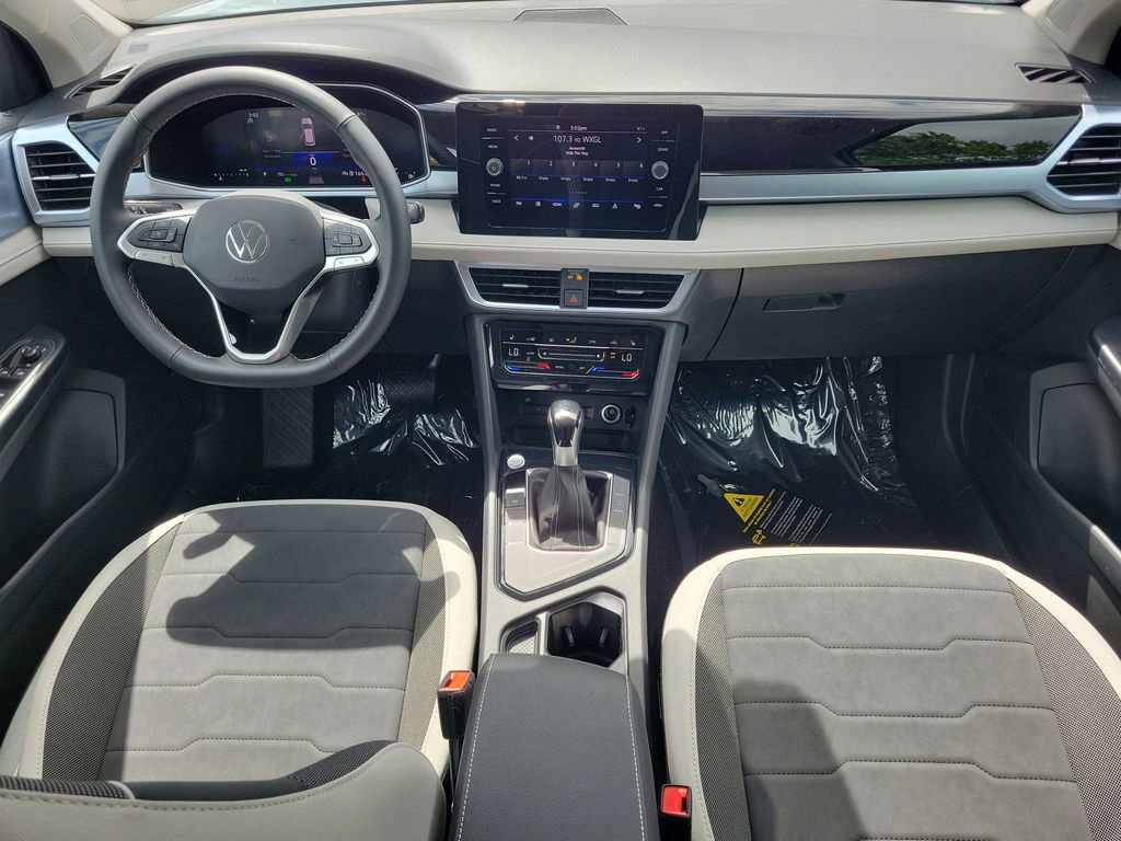 New 2026 Volkswagen Taos SE image 9