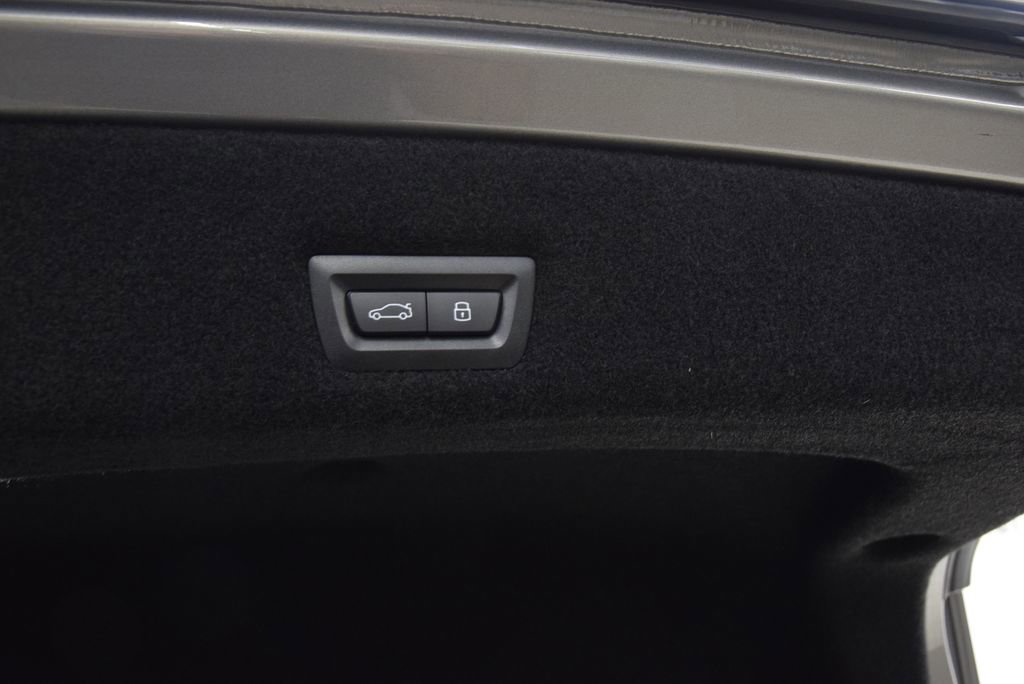 Used 2025 BMW 760i xDrive w/ Executive Package image 28