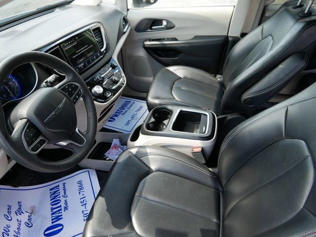 Used 2023 Chrysler Pacifica Touring-L FWD image 7