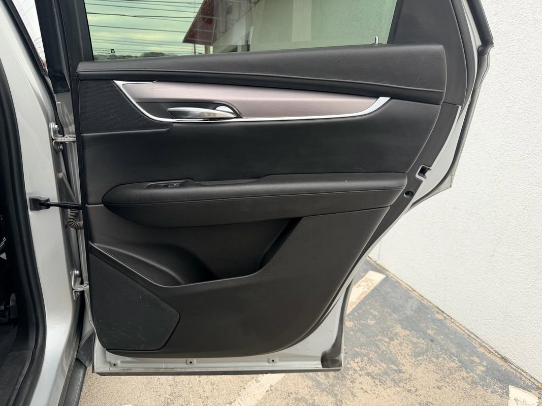 Used 2017 Cadillac XT5 Luxury w/ Driver Awareness Package AWD/4WD image 24