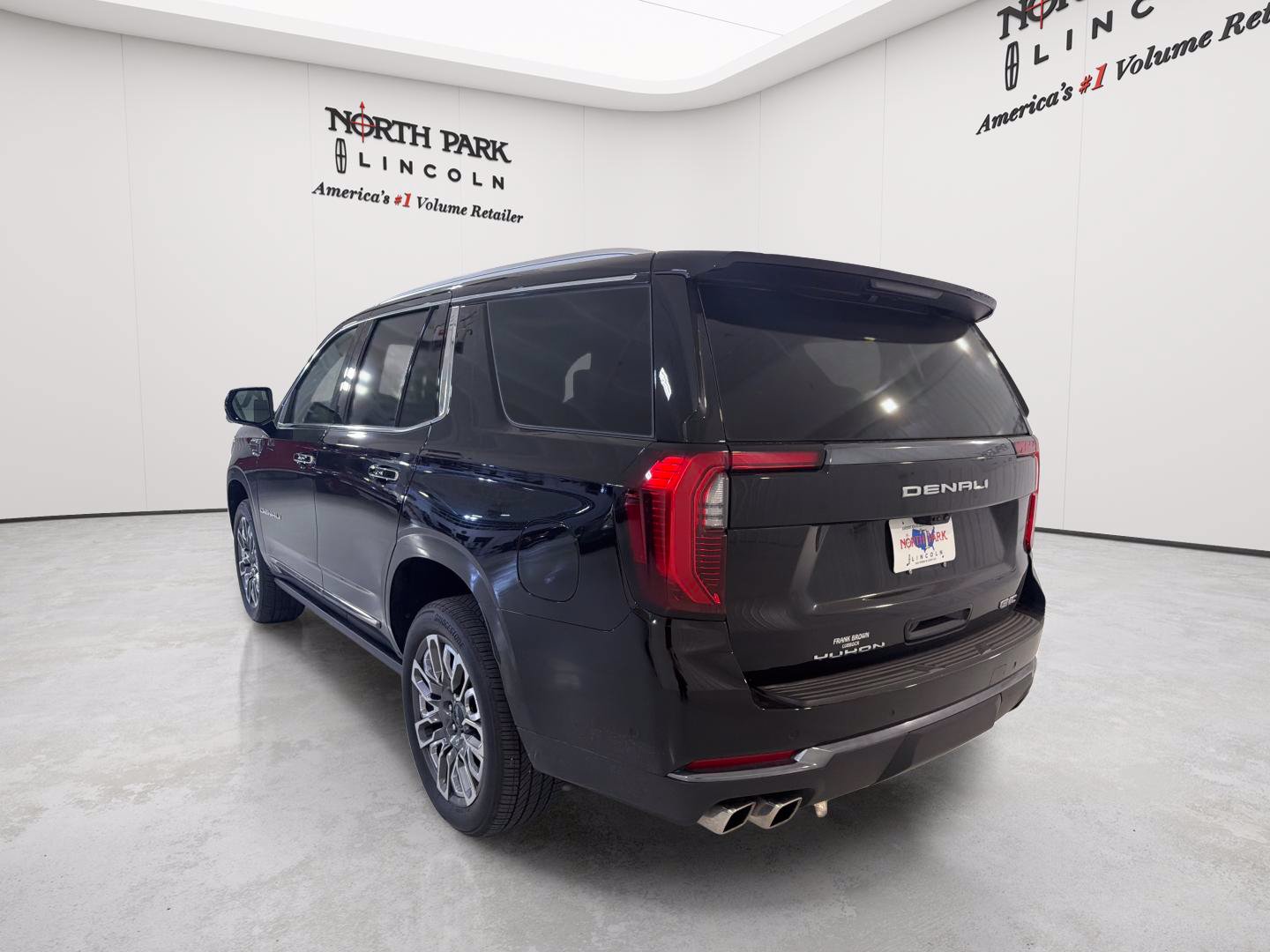 Used 2026 GMC Yukon Denali Ultimate AWD/4WD image 3