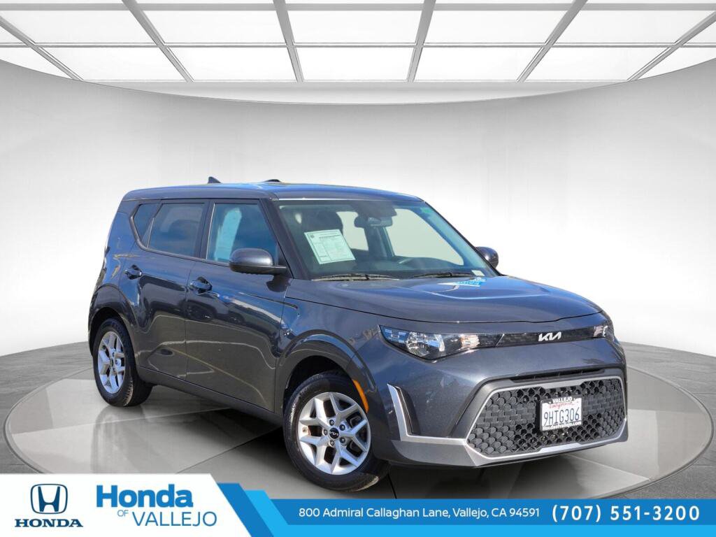 Used 2024 Kia Soul LX w/ Option Group 015 FWD image 1