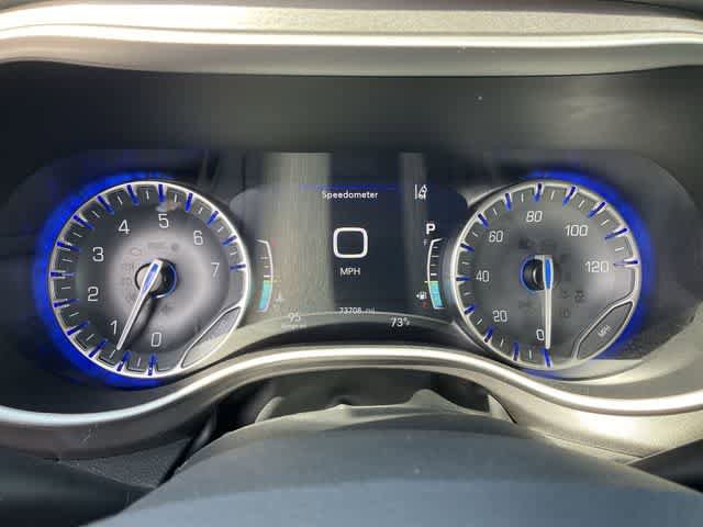 Used 2023 Chrysler Pacifica Touring-L FWD image 25