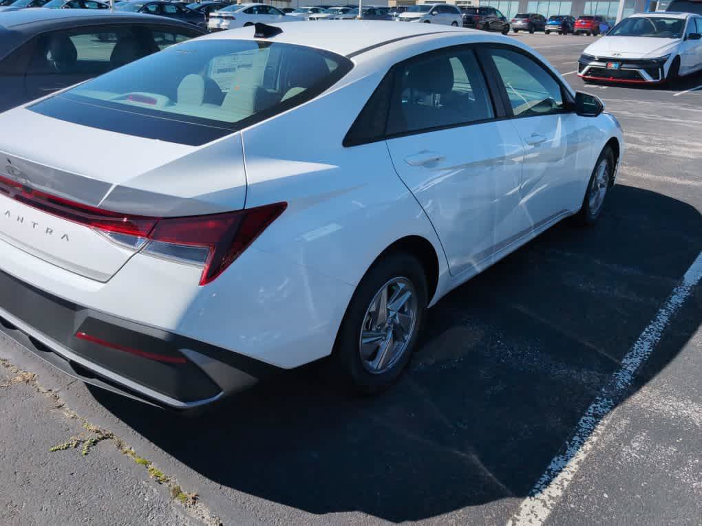 New 2026 Hyundai Elantra SE FWD image 14