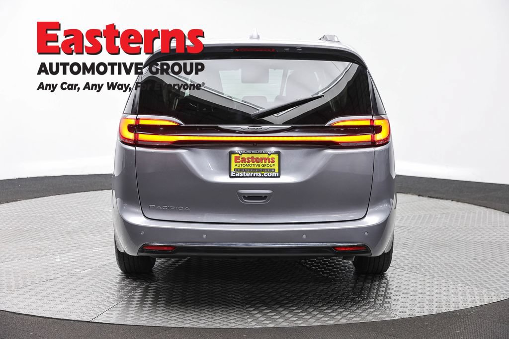 Used 2021 Chrysler Pacifica Touring-L FWD image 6