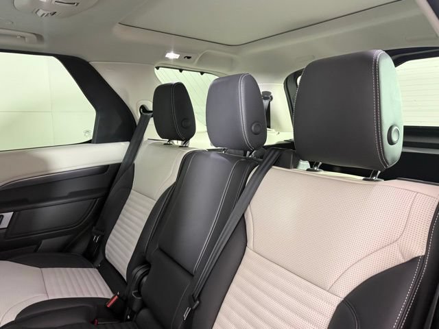 New 2025 Land Rover Discovery Metropolitan Edition AWD/4WD image 24