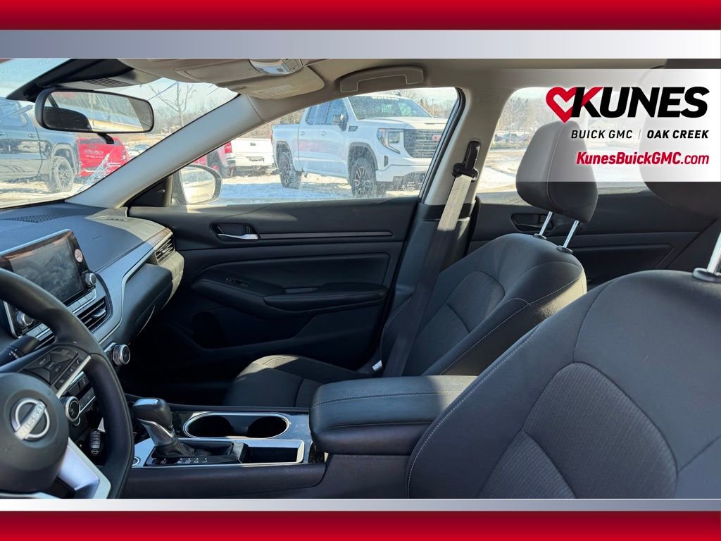 Used 2024 Nissan Altima 2.5 SV image 7