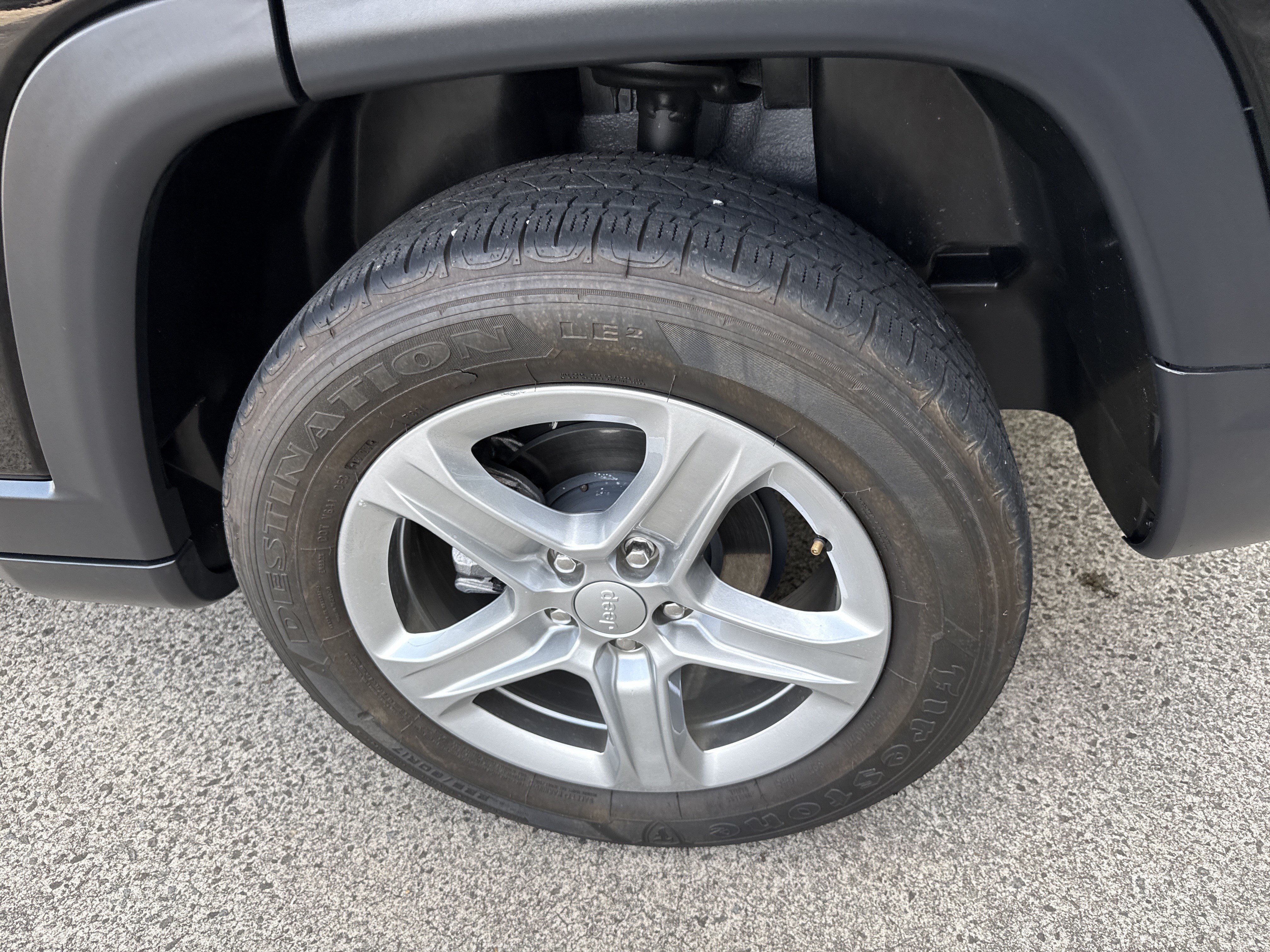 Used 2024 Jeep Compass Latitude AWD/4WD image 19