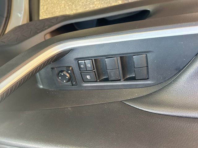 Used 2020 Toyota RAV4 XLE w/ Convenience Package FWD image 11