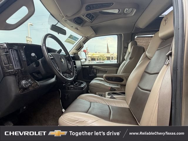 Used 2023 Chevrolet Express 2500 Extended RWD image 9