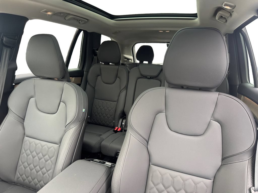 New 2026 Volvo XC90 B6 Plus w/ Protection Package Premier AWD/4WD image 21