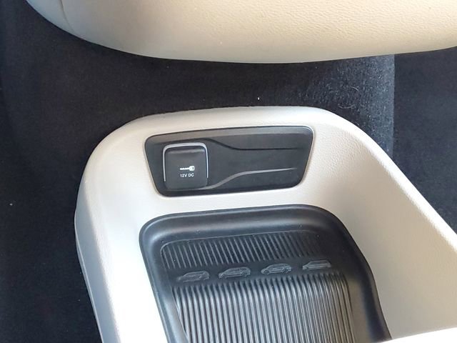 Used 2023 Chrysler Pacifica Touring-L image 28