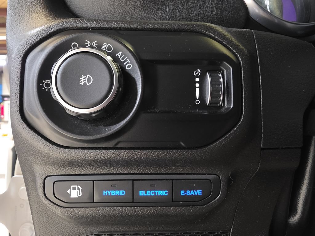 Used 2023 Jeep Wrangler Unlimited Sahara AWD/4WD image 23