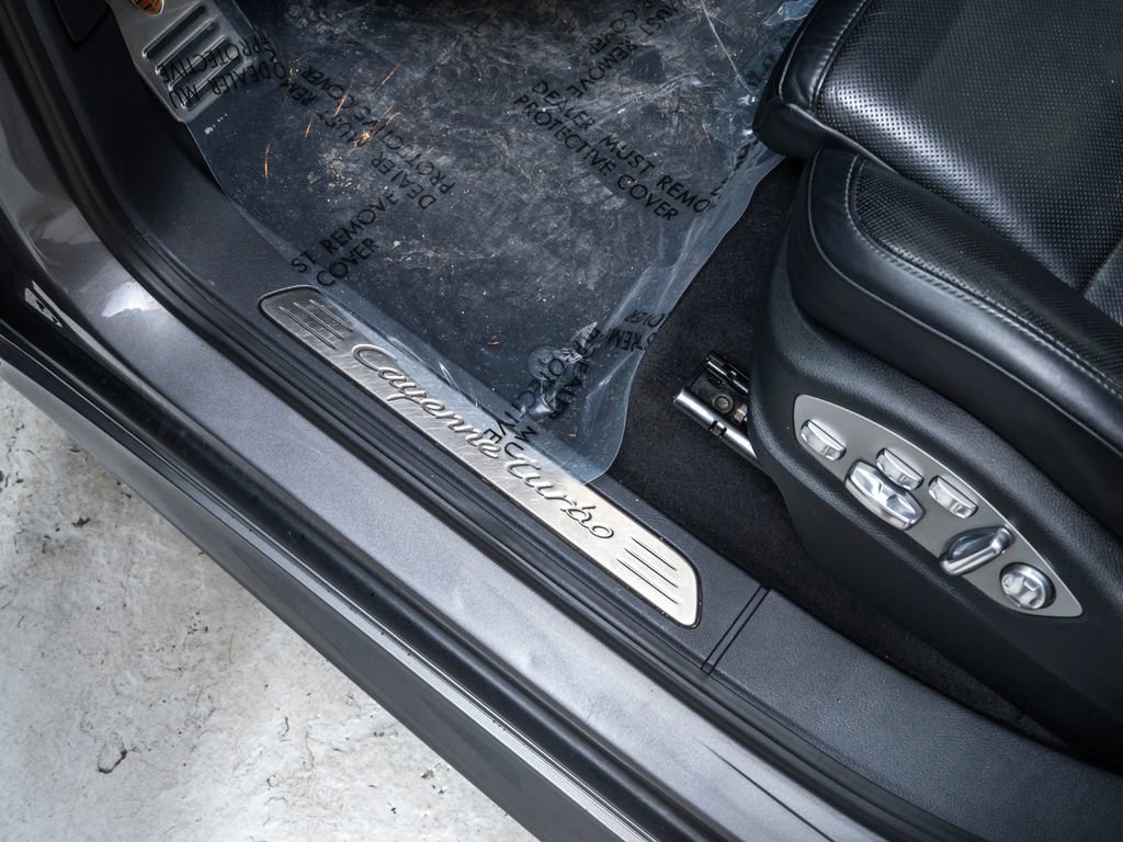Used 2014 Porsche Cayenne Turbo image 26