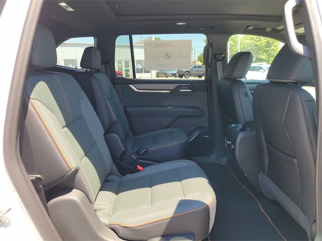 New 2025 GMC Acadia AT4 w/ Luxury Package image 18