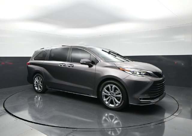 Used 2022 Toyota Sienna Platinum