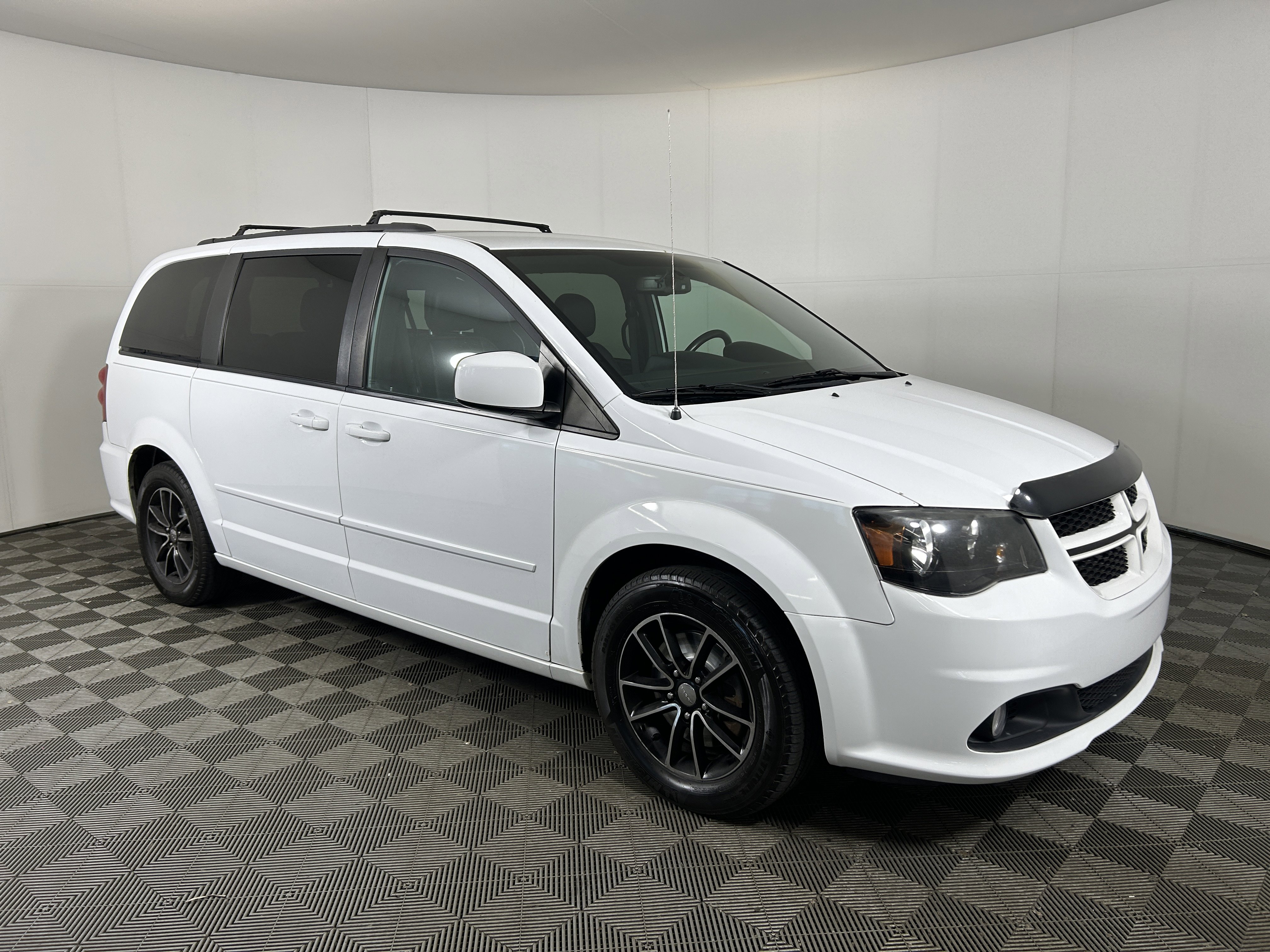 Used 2017 Dodge Grand Caravan GT image 4