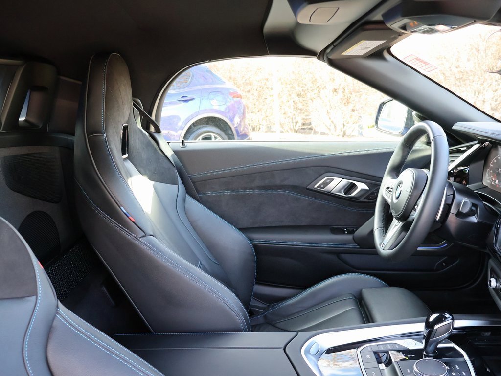 Used 2024 BMW Z4 M40i w/ Premium Package image 12