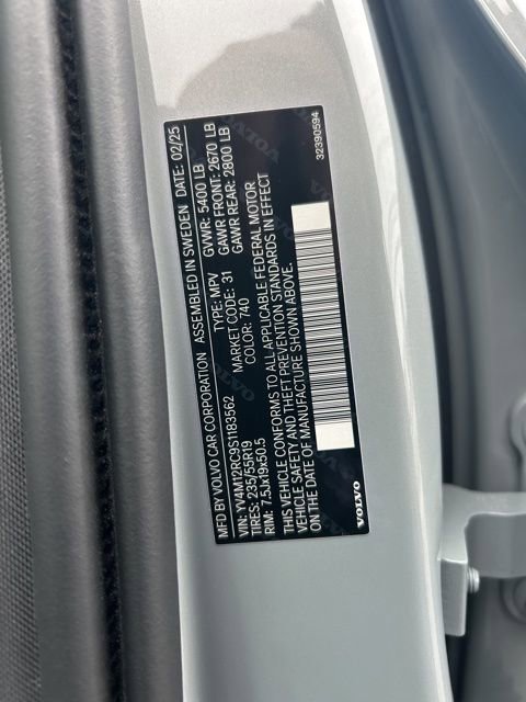 Certified 2025 Volvo XC60 B5 Plus image 28