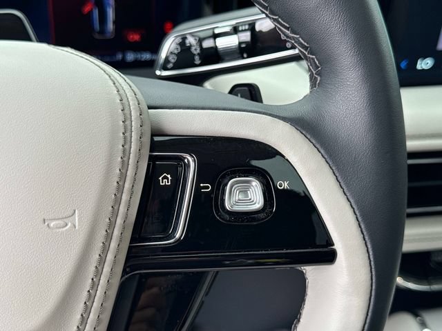 Used 2025 Lincoln Aviator Reserve w/ Equipment Group 201A AWD/4WD image 30