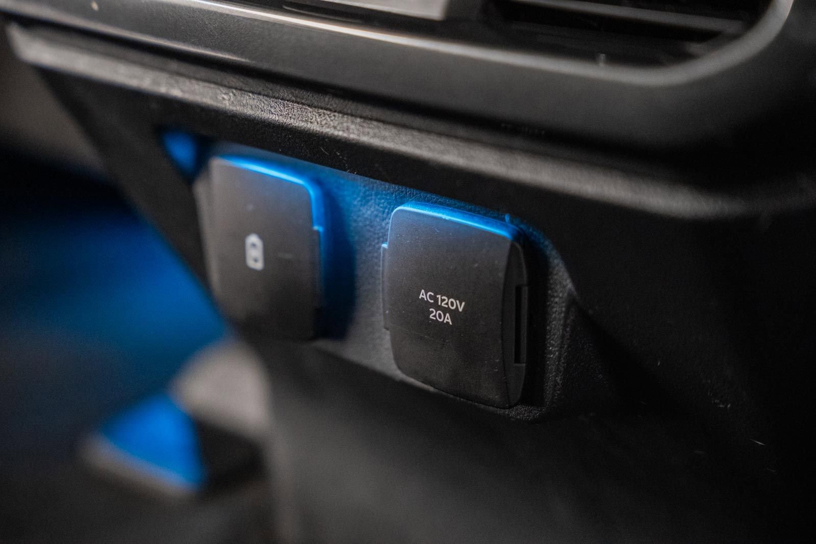 Used 2023 Ford F150 Lariat w/ Equipment Group 502A High image 41