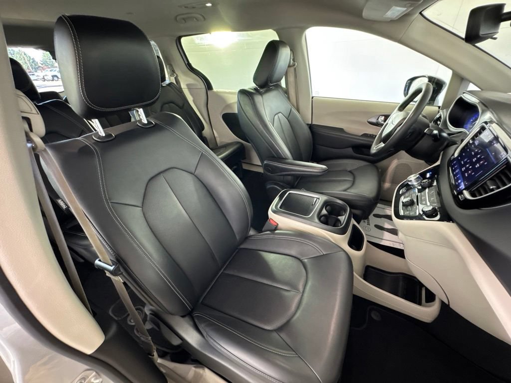 Certified 2024 Chrysler Pacifica Touring-L FWD image 43